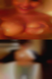Aged sexy nude milf woman.